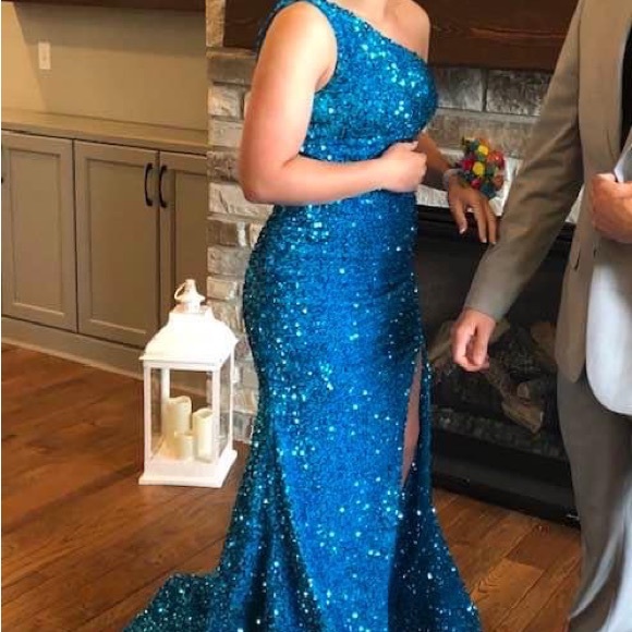 Prom/Evening/Black Tie Dress! Amarra size 6. - Picture 2 of 5